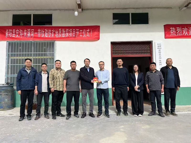 范樂偉一行深入野外項(xiàng)目檢查慰問
